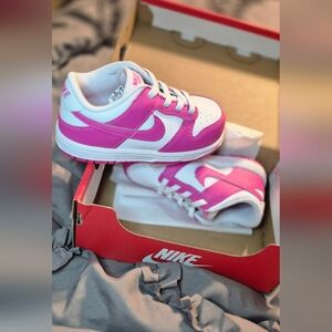 Nike Kids Sneakers in Pink and White